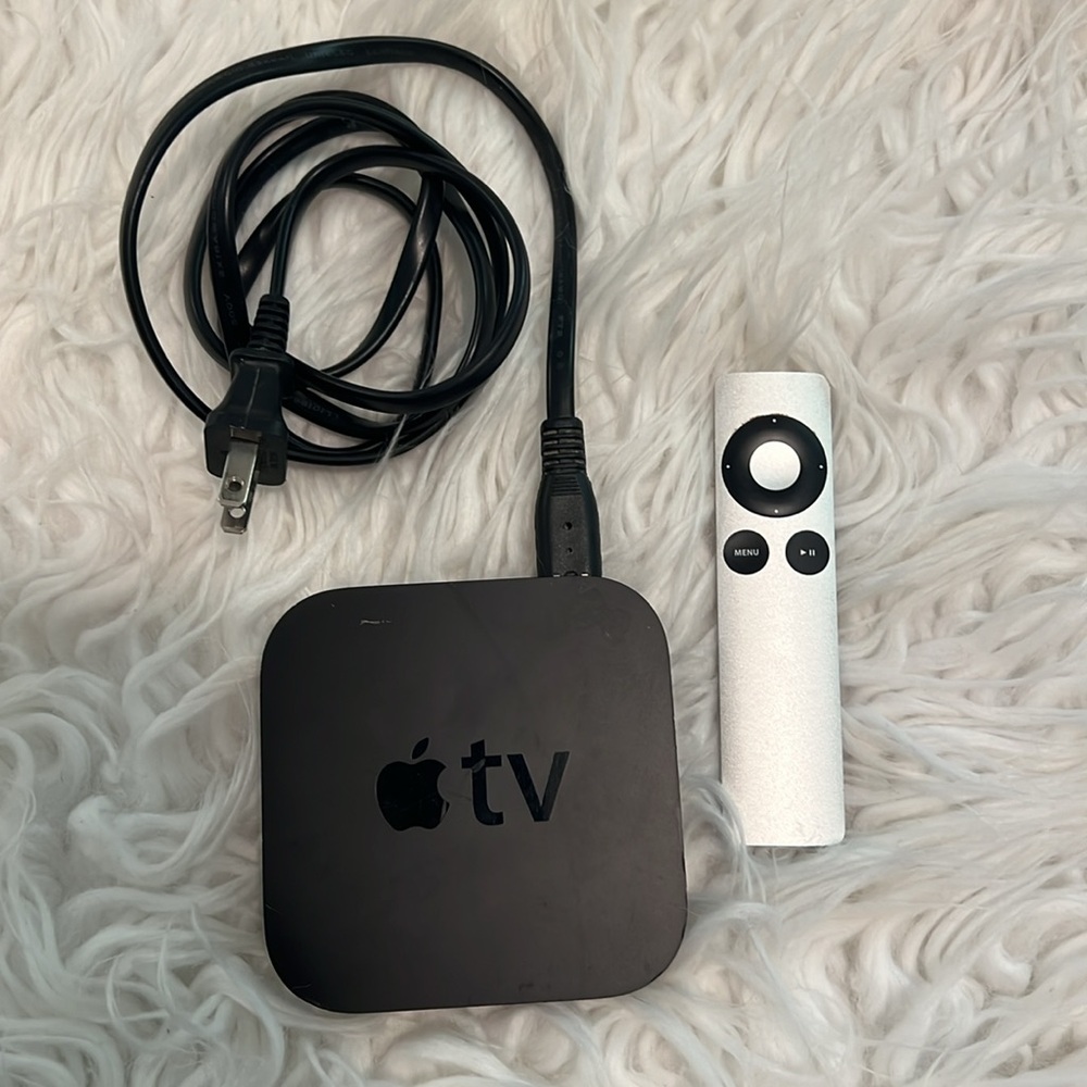 Apple TV 3rd Gen w/ Remote - Stream in Style
